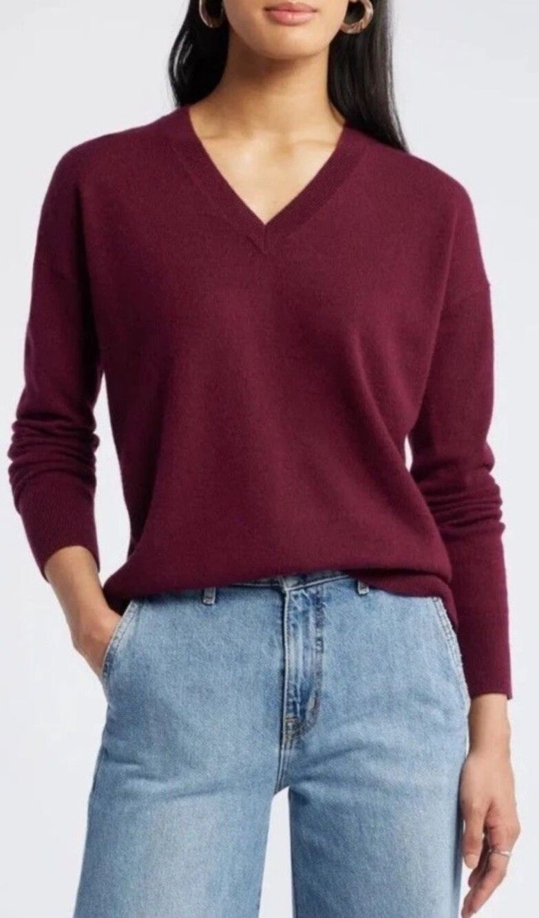 NWT Nordstrom 100% Cashmere V-neck Sweater in Burgundy Size Medium